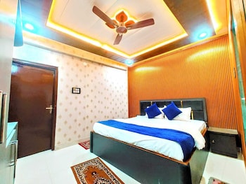 hotel r k villa 700 mtr vishwanth temple