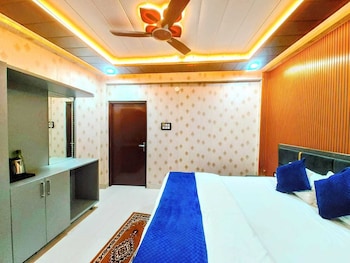 hotel r k villa 700 mtr vishwanth temple