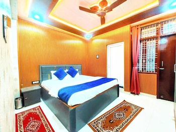 hotel r k villa 700 mtr vishwanth temple