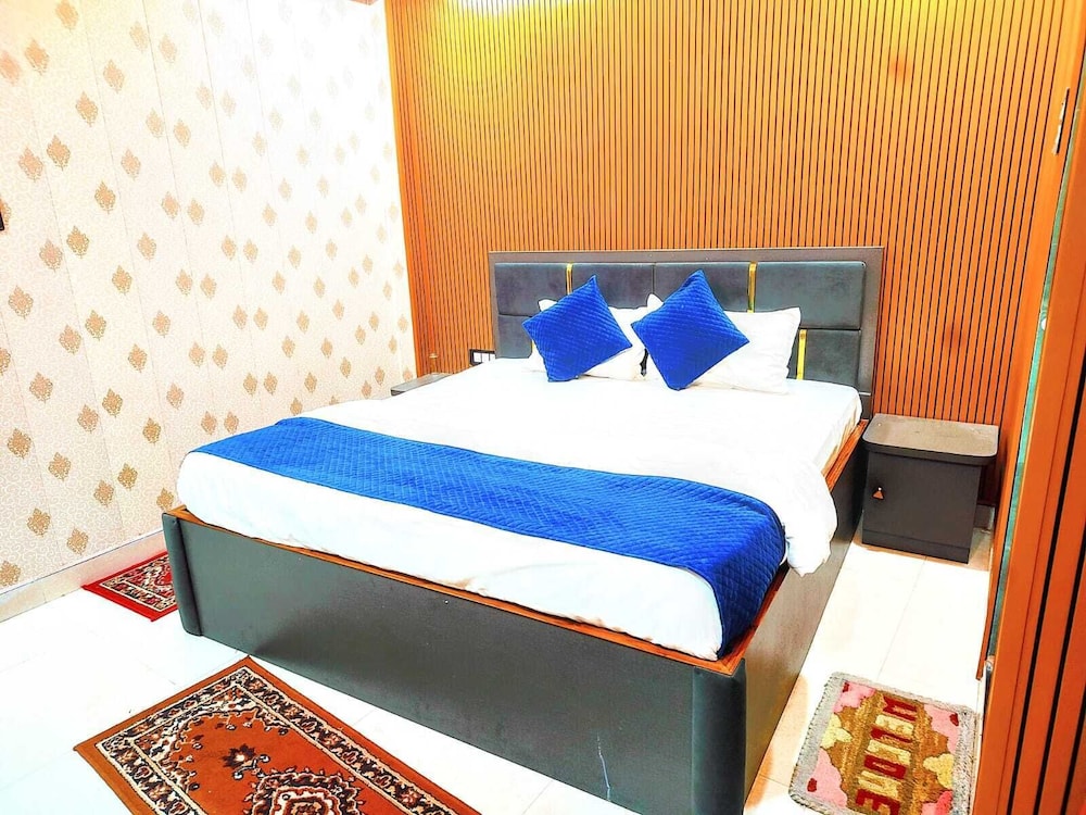 hotel r k villa 700 mtr vishwanth temple