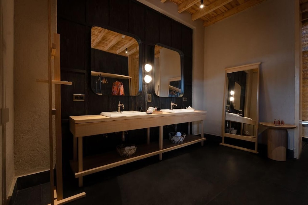 the postcard in the himalayan willows