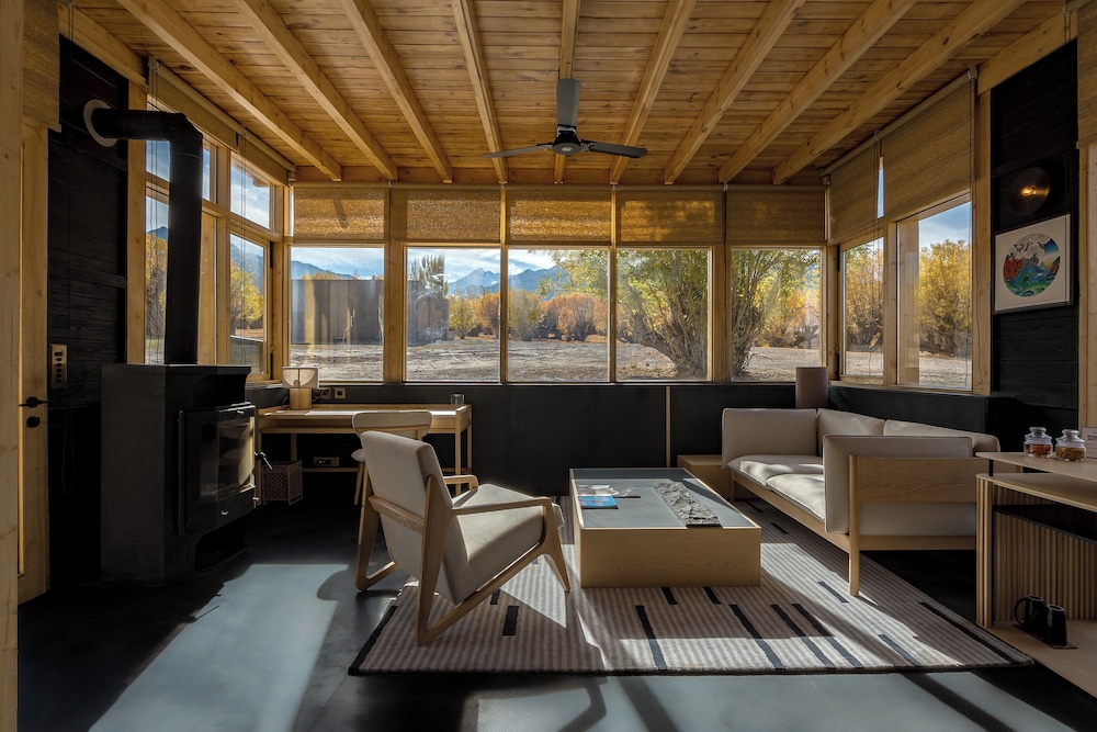 the postcard in the himalayan willows