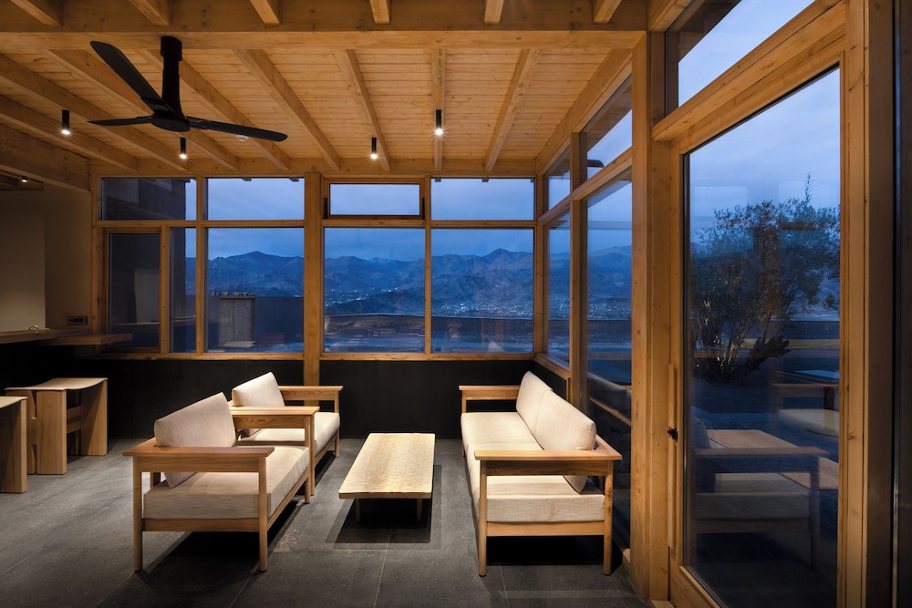 the postcard in the himalayan willows