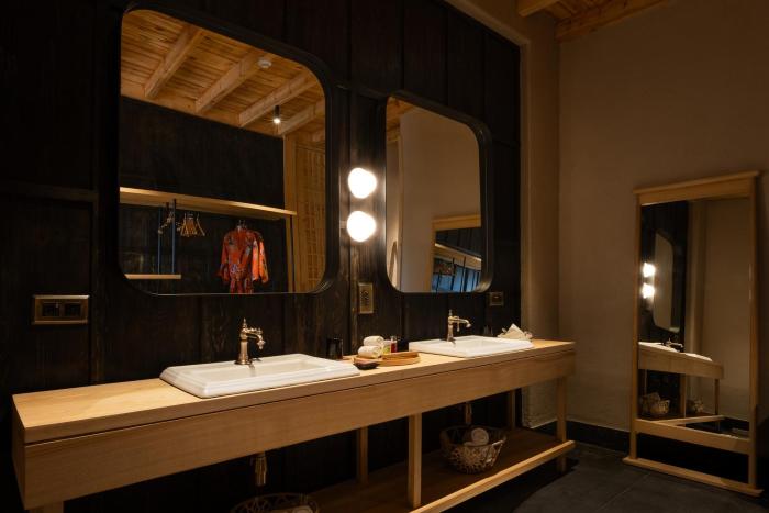 the postcard in the himalayan willows