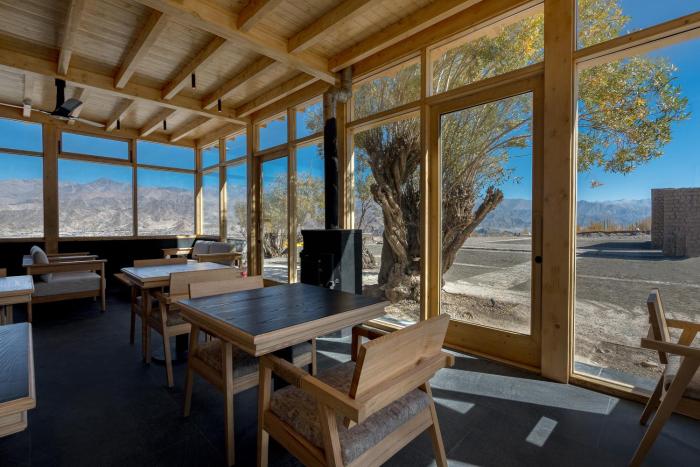 the postcard in the himalayan willows