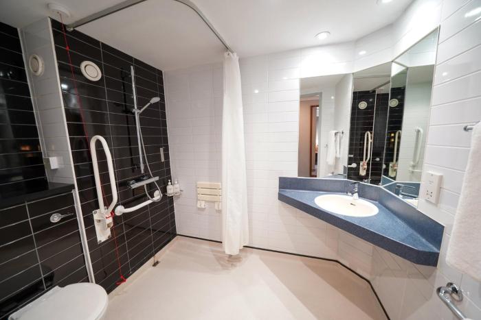 holiday inn express leeds east by ihg