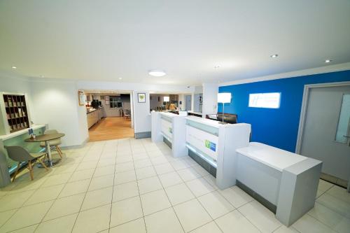 holiday inn express leeds east by ihg