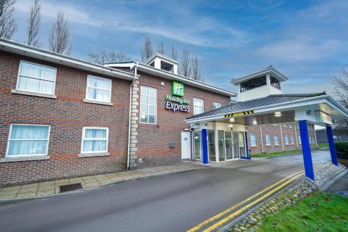 holiday inn express leeds east by ihg