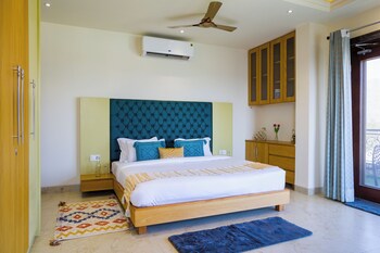 alaya stays bydm the sky heaven 4 bhk penthouse 15 min from triveni ghat with balcony and lift