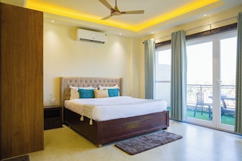 alaya stays bydm the sky heaven 4 bhk penthouse 15 min from triveni ghat with balcony and lift