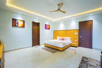 alaya stays bydm the sky heaven 4 bhk penthouse 15 min from triveni ghat with balcony and lift