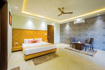 alaya stays bydm the sky heaven 4 bhk penthouse 15 min from triveni ghat with balcony and lift