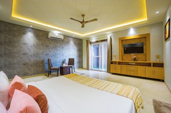 alaya stays bydm the sky heaven 4 bhk penthouse 15 min from triveni ghat with balcony and lift