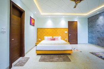 alaya stays bydm the sky heaven 4 bhk penthouse 15 min from triveni ghat with balcony and lift