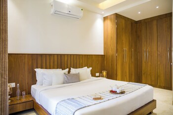 alaya stays bydm the sky heaven 4 bhk penthouse 15 min from triveni ghat with balcony and lift
