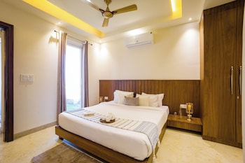 alaya stays bydm the sky heaven 4 bhk penthouse 15 min from triveni ghat with balcony and lift