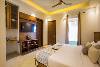 alaya stays bydm the sky heaven 4 bhk penthouse 15 min from triveni ghat with balcony and lift