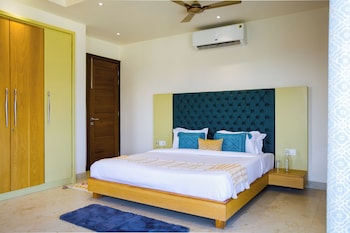 alaya stays bydm the sky heaven 4 bhk penthouse 15 min from triveni ghat with balcony and lift