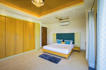 alaya stays bydm the sky heaven 4 bhk penthouse 15 min from triveni ghat with balcony and lift