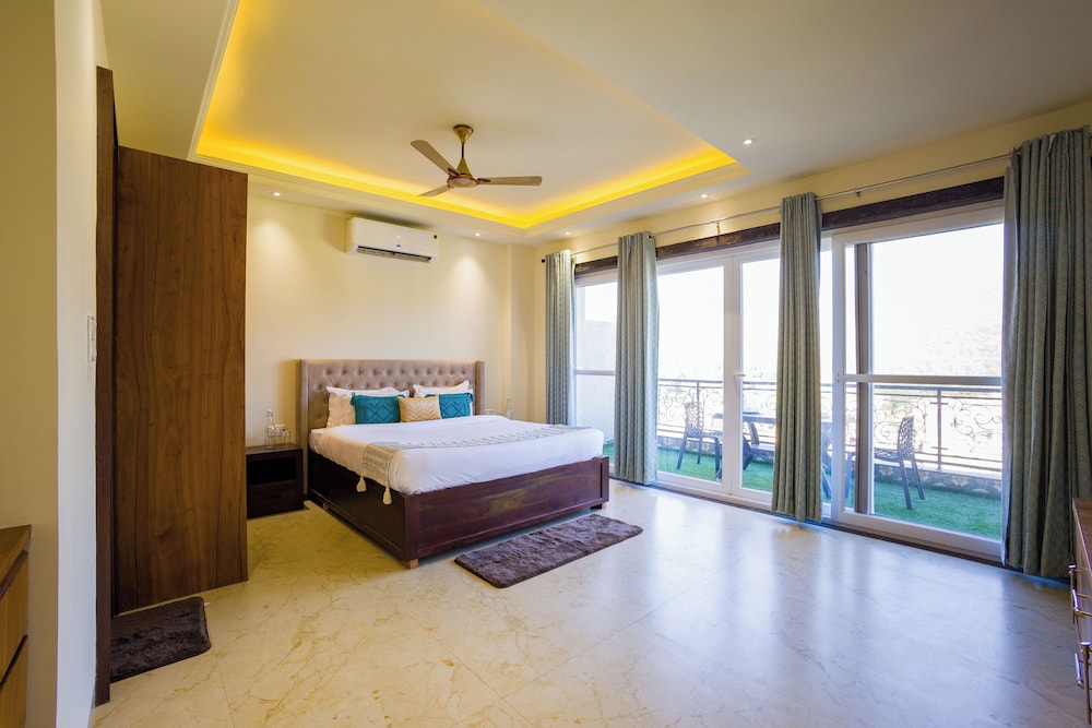 alaya stays bydm the sky heaven 4 bhk penthouse 15 min from triveni ghat with balcony and lift