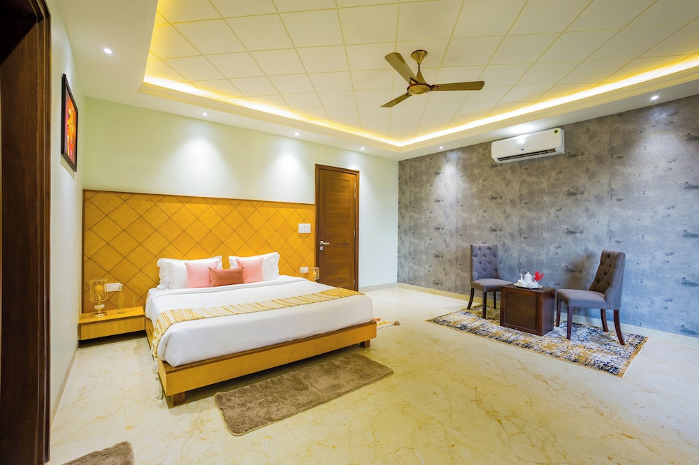 alaya stays bydm the sky heaven 4 bhk penthouse 15 min from triveni ghat with balcony and lift