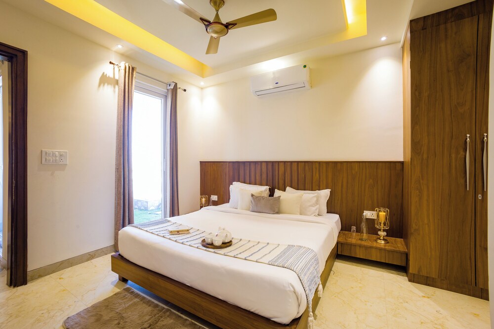 alaya stays bydm the sky heaven 4 bhk penthouse 15 min from triveni ghat with balcony and lift