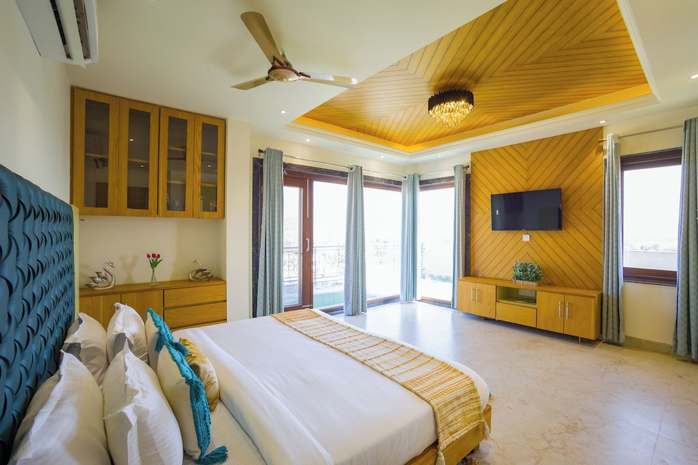 alaya stays bydm the sky heaven 4 bhk penthouse 15 min from triveni ghat with balcony and lift