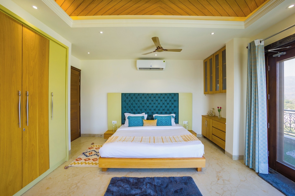 alaya stays bydm the sky heaven 4 bhk penthouse 15 min from triveni ghat with balcony and lift