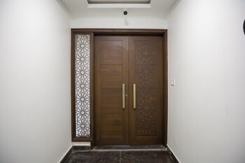 alaya stays bydm the sky heaven 4 bhk penthouse 15 min from triveni ghat with balcony and lift