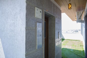 alaya stays bydm the sky heaven 4 bhk penthouse 15 min from triveni ghat with balcony and lift