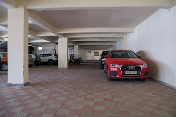 alaya stays bydm the sky heaven 4 bhk penthouse 15 min from triveni ghat with balcony and lift