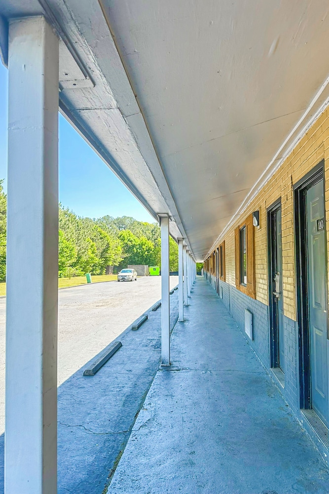 oyo hotel jonesboro near atlanta airport