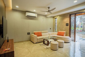 alaya stays 3 bhk with pool near khandala hills imperial serenia