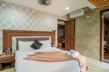 alaya stays 3 bhk with pool near khandala hills imperial serenia