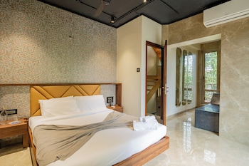 alaya stays 3 bhk with pool near khandala hills imperial serenia