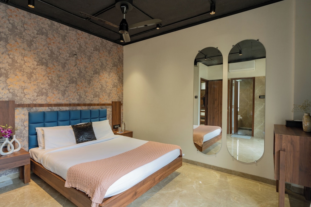 alaya stays 3 bhk with pool near khandala hills imperial serenia