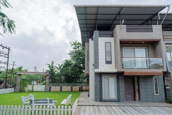alaya stays 3 bhk with pool near khandala hills imperial serenia