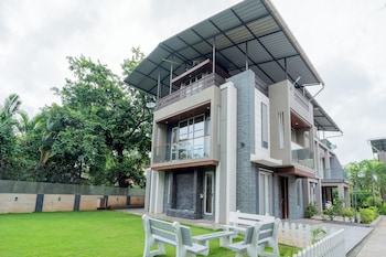 alaya stays 3 bhk with pool near khandala hills imperial serenia