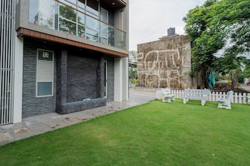 alaya stays 3 bhk with pool near khandala hills imperial serenia