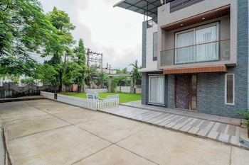 alaya stays 3 bhk with pool near khandala hills imperial serenia