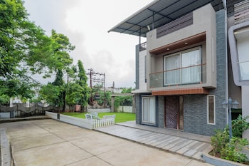 alaya stays 3 bhk with pool near khandala hills imperial serenia