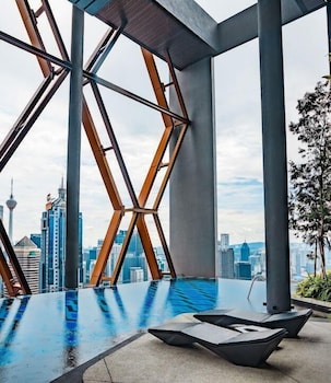 scarletz suites klcc by purple orchid