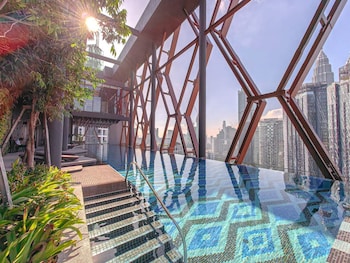 scarletz suites klcc by purple orchid