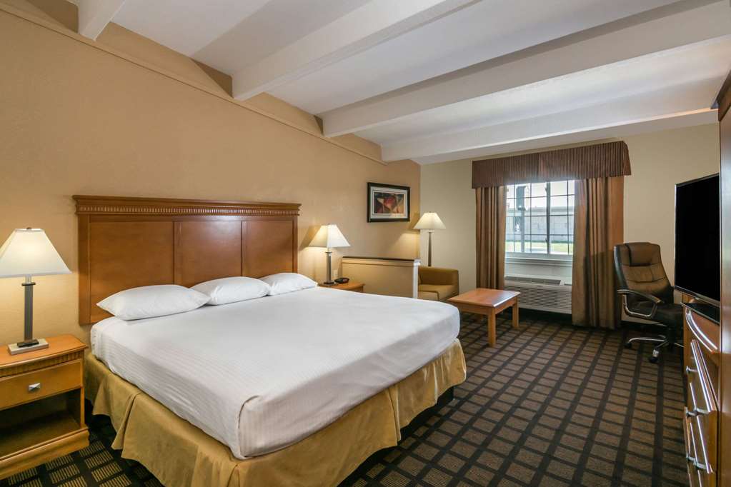 super 8 by wyndham beaumont i 10 south college st