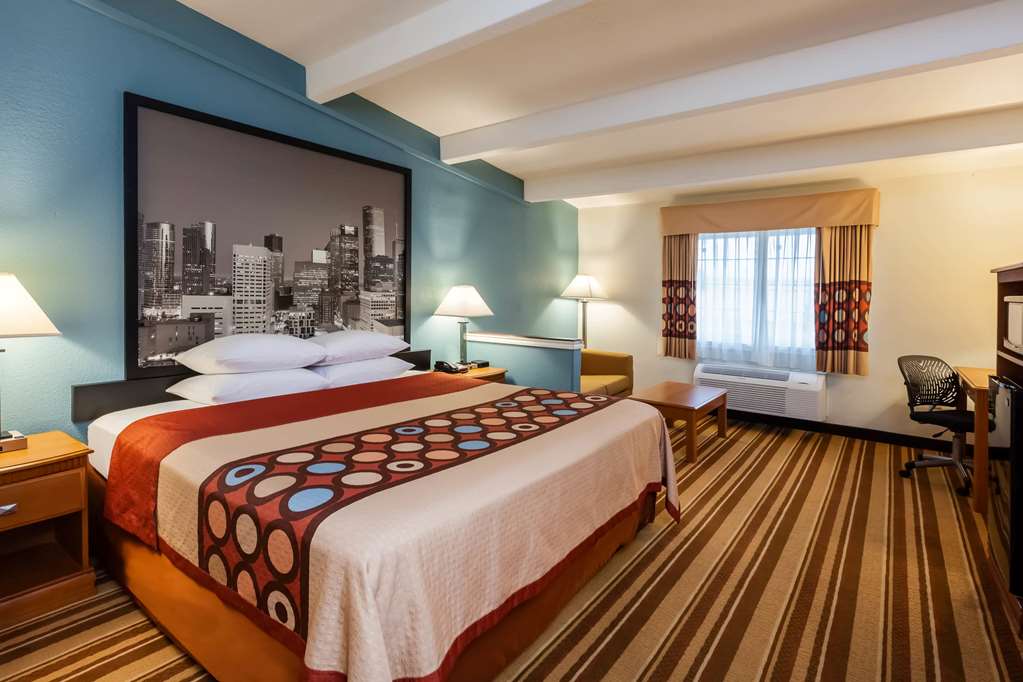 super 8 by wyndham beaumont i 10 south college st