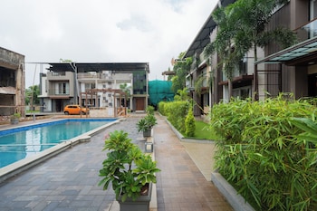 alaya stays imperial calista 4bhk near khandala hills