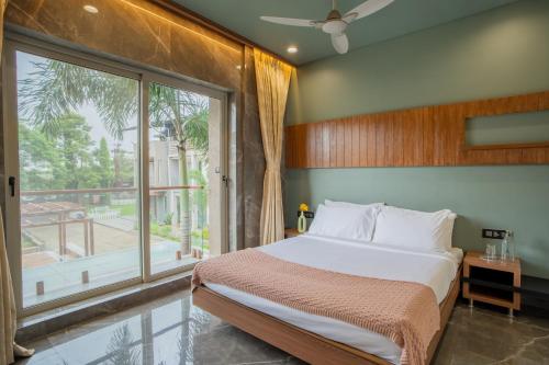 alaya stays imperial calista 4bhk near khandala hills