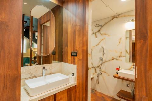 alaya stays imperial calista 4bhk near khandala hills