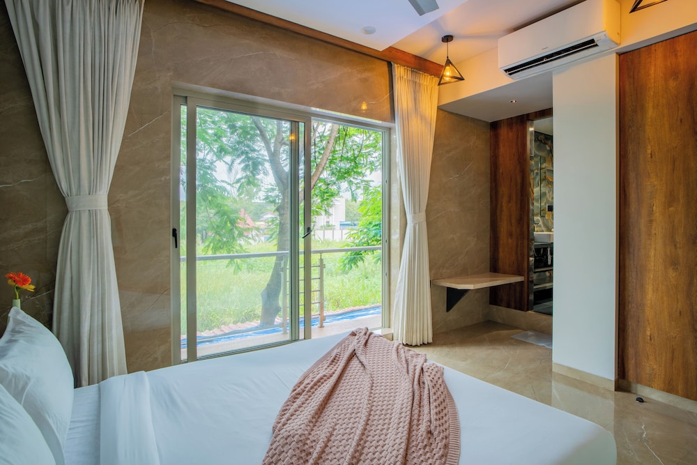 alaya stays imperial mystara 5bhk near khandala hills