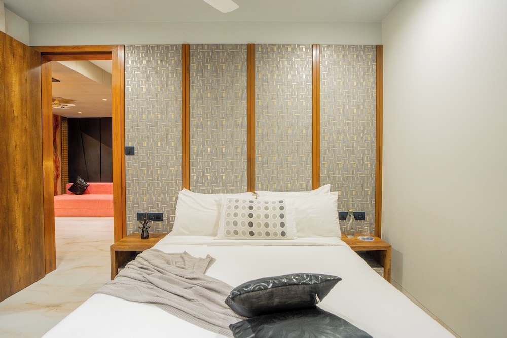 alaya stays imperial mystara 5bhk near khandala hills